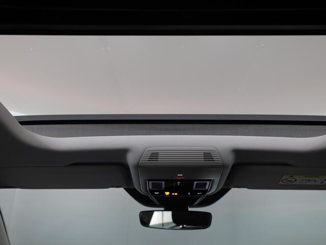 Volkswagen GOLF 1.5 eHybrid Life Edition 204 pk Automaat (DSG) | Verlengde garantie | Navigatie via App | Panoramadak | Parkeersensoren (Park assist) | Achteruitrijcamera |