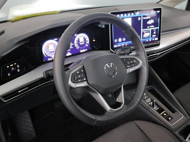 Volkswagen GOLF 1.5 eHybrid Life Edition 204 pk Automaat (DSG) | Verlengde garantie | Navigatie via App | Panoramadak | Parkeersensoren (Park assist) | Achteruitrijcamera |