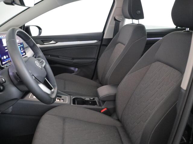 Volkswagen GOLF 1.5 eHybrid Life Edition 204 pk Automaat (DSG) | Verlengde garantie | Navigatie via App | Panoramadak | Parkeersensoren (Park assist) | Achteruitrijcamera |