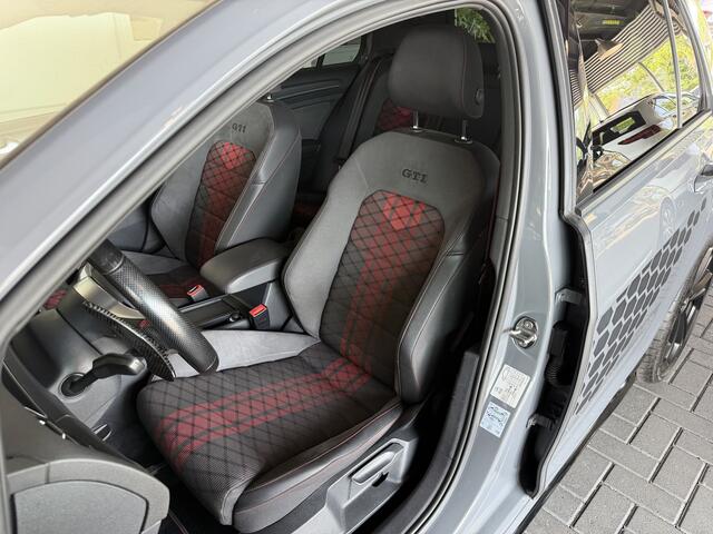 Volkswagen GOLF 2.0 TSI GTI TCR DCC / Pano / Keyless / 1e eigenaar / Dealer onderhouden /