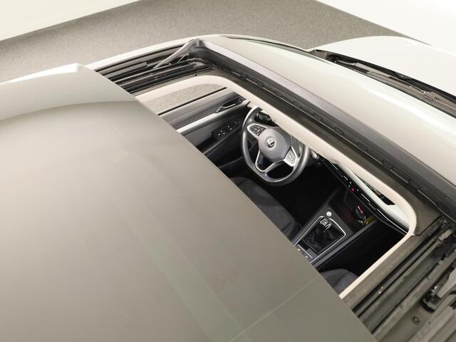Volkswagen GOLF 1.5 TSI Life 130PK | Panoramadak | Navigatie | Wegklapbare trekhaak | Stoelverwarming