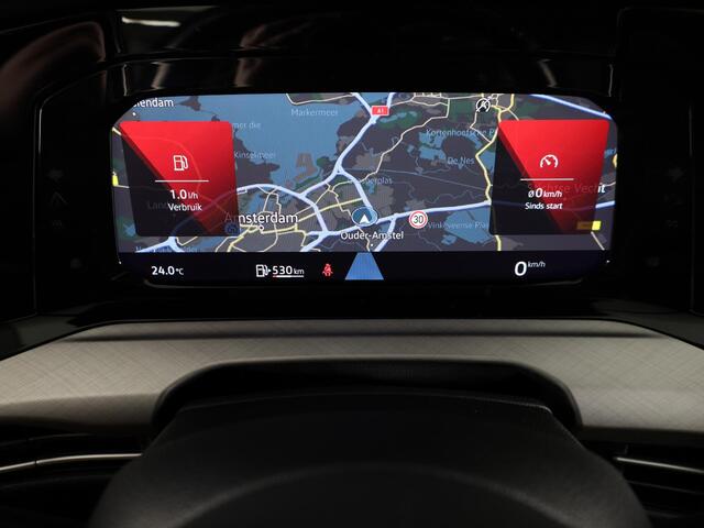 Volkswagen GOLF 1.5 TSI Life 130PK | Panoramadak | Navigatie | Wegklapbare trekhaak | Stoelverwarming