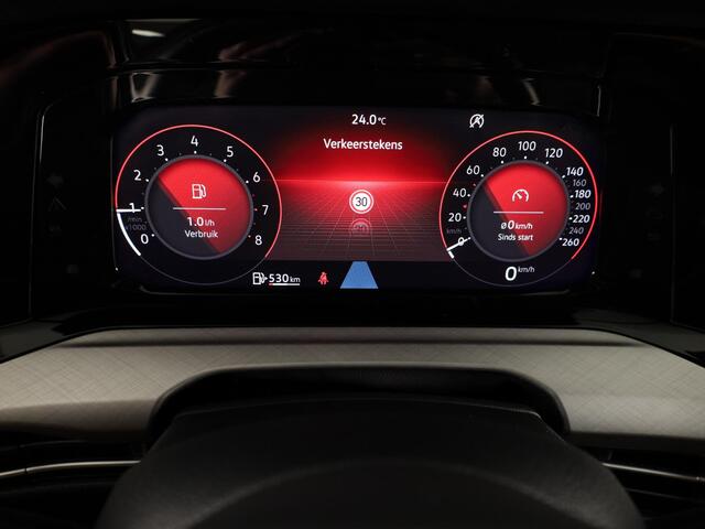 Volkswagen GOLF 1.5 TSI Life 130PK | Panoramadak | Navigatie | Wegklapbare trekhaak | Stoelverwarming