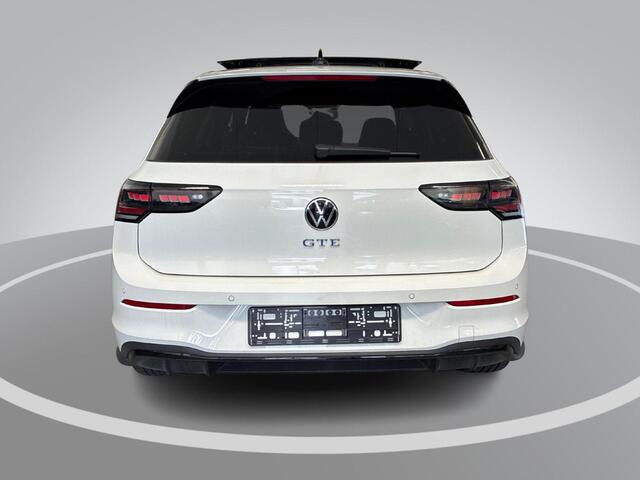 Volkswagen GOLF 1.5 eHybrid 272pk DSG GTE · Panoramadak · Camera · Head-Up Display · ACC · Matrix LED · Optiekpakket Zwart · Garantie t/m 29-07-2030 of 100.000km