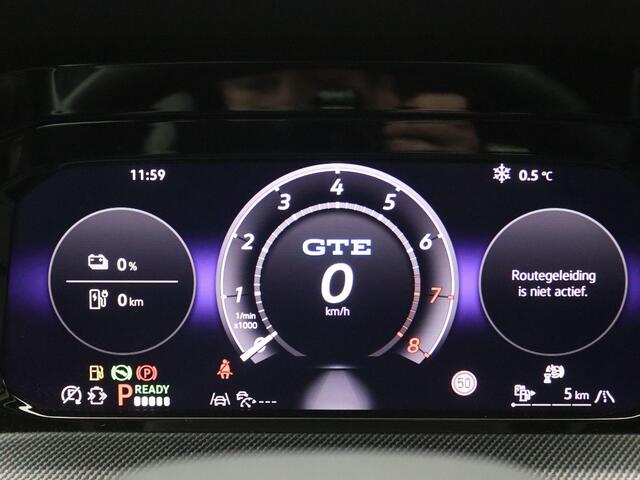 Volkswagen GOLF 1.5 eHybrid GTE 272PK DSG Pano-Schuifdak, Trekhaak, 18" LM Velgen, Achteruitrijcamera, Stoel-Stuurverwarming, Head-Up Display, Keyless, Adaptieve Cruise Control