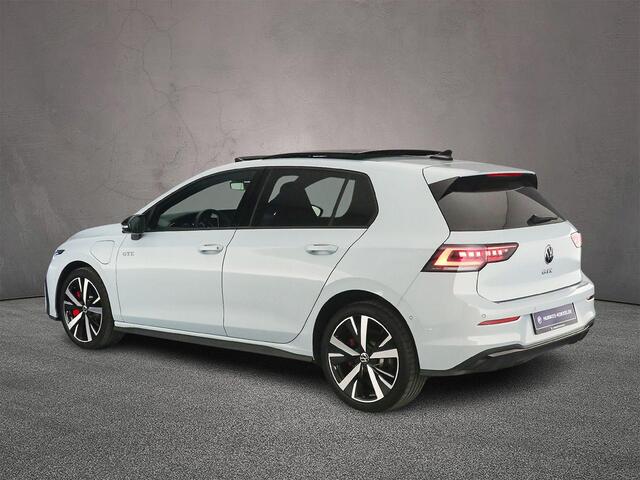 Volkswagen GOLF GTE 1.5 TSI eHybrid 272pk DSG Automaat Trekhaak, Black Style, Panoramadak, LED matrix koplampen, 360 camera, Adaptive cruise control