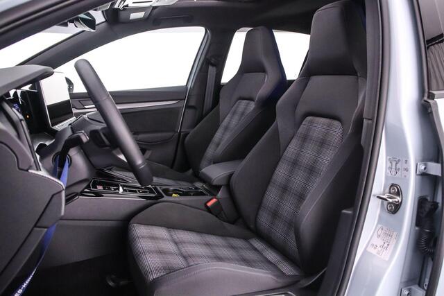 Volkswagen GOLF GTE 1.5 TSI eHybrid 272pk DSG Automaat Trekhaak, Black Style, Panoramadak, LED matrix koplampen, 360 camera, Adaptive cruise control