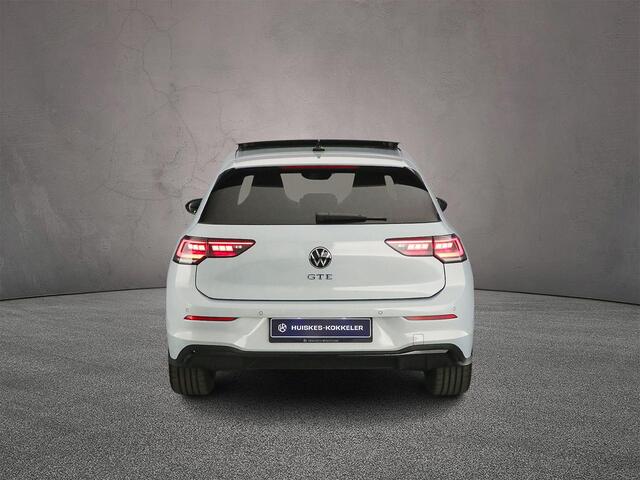 Volkswagen GOLF GTE 1.5 TSI eHybrid 272pk DSG Automaat Trekhaak, Black Style, Panoramadak, LED matrix koplampen, 360 camera, Adaptive cruise control