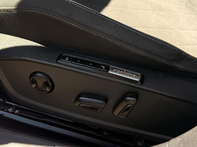 Volkswagen GOLF 1.5 TSI 1st Edition | Pano | Stoel/Stuurverwarming | ACC | Massage | Memory | Sfeerverlichting