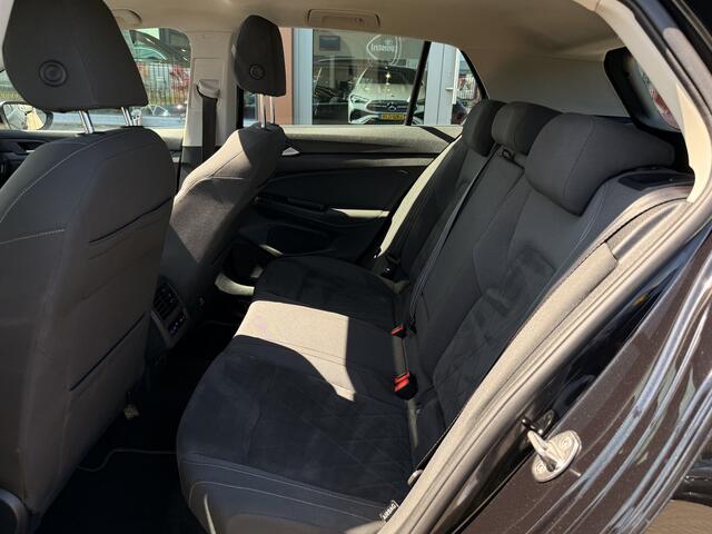 Volkswagen GOLF 1.5 TSI 1st Edition | Pano | Stoel/Stuurverwarming | ACC | Massage | Memory | Sfeerverlichting