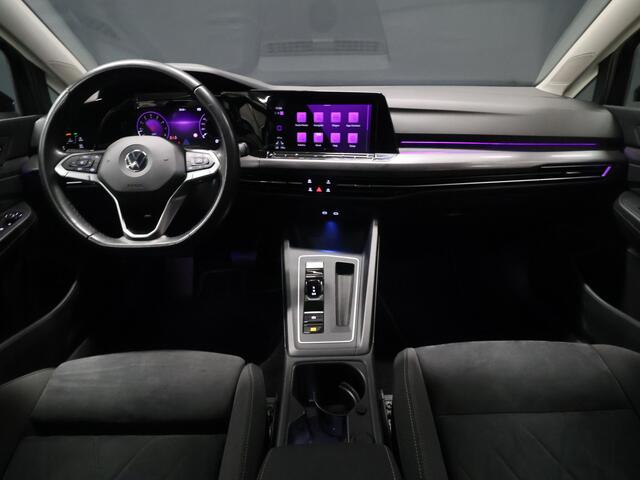 Volkswagen GOLF 1.5 eTSI R-Line [SCHUIFKANTELDAK, APPLE CARPLAY, ANDROID, TREKHAAK, MEMORY SEATS, STOEL-/STUURVERWARMING, ADAPTIVE CRUISE, PDC V+A, DIGITAL DASH, SFEERVERLICHTING, NAVIGATIE]
