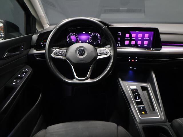 Volkswagen GOLF 1.5 eTSI R-Line [SCHUIFKANTELDAK, APPLE CARPLAY, ANDROID, TREKHAAK, MEMORY SEATS, STOEL-/STUURVERWARMING, ADAPTIVE CRUISE, PDC V+A, DIGITAL DASH, SFEERVERLICHTING, NAVIGATIE]