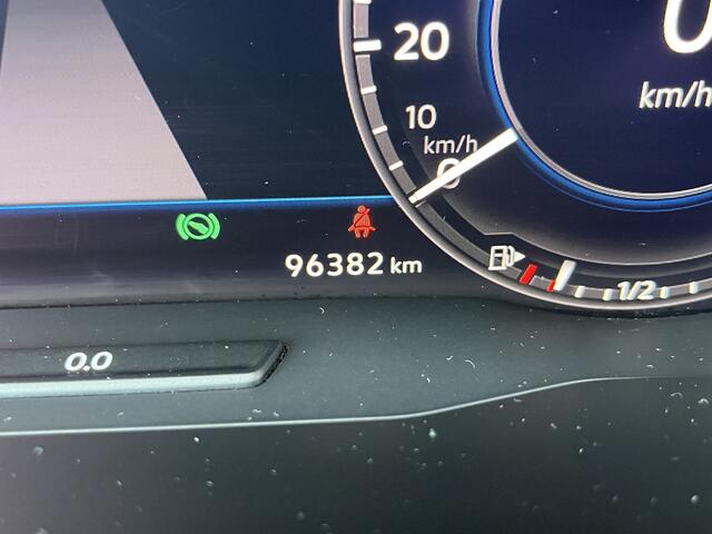 Volkswagen GOLF Variant 1.0 TSI Highline / AUTOMAAT/ TREKHAAK/ ADAPTIVE CRUISE/ PARK.SENSOREN V+A/ APP-CONNECT/ DIGITAL DASH/ NAVI/ DAB/ CLIMA/ 17'' LMV
