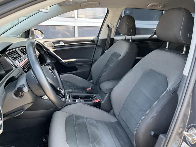 Volkswagen GOLF Variant 1.0 TSI Highline / AUTOMAAT/ TREKHAAK/ ADAPTIVE CRUISE/ PARK.SENSOREN V+A/ APP-CONNECT/ DIGITAL DASH/ NAVI/ DAB/ CLIMA/ 17'' LMV