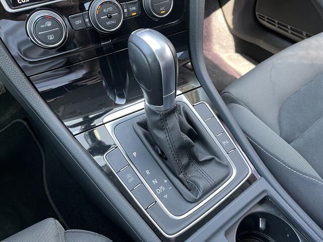 Volkswagen GOLF Variant 1.0 TSI Highline / AUTOMAAT/ TREKHAAK/ ADAPTIVE CRUISE/ PARK.SENSOREN V+A/ APP-CONNECT/ DIGITAL DASH/ NAVI/ DAB/ CLIMA/ 17'' LMV