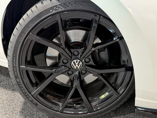 Volkswagen GOLF 1.5 eTSI 1st Edition |GTI Pack|IQ-Light|Trekhaak|Massage|Panorama|Stuurverw.|Full opt.