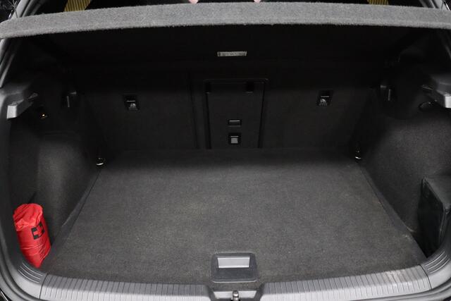 Volkswagen GOLF 2.0 TSI GTI | Panoramadak | Adaptive-cruise | Stoel & Stuurverwarming | Apple Carplay & Android Auto | Camera | Clima | Parkeer-assistent | Navigatie | Keyless | Dodehoekdetectie