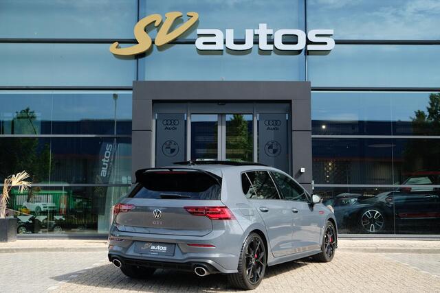 Volkswagen GOLF GTI 2.0 TSI Clubsport 300pk Panoramadak IQ light Camera 19" LMV