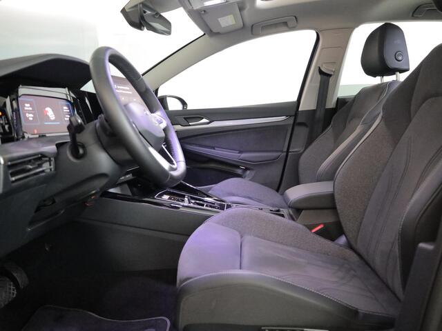 Volkswagen GOLF 1.5 eHybrid Style Edition 204 pk Automaat (DSG) | Verlengde garantie | Navigatie via App | Panoramadak | Parkeersensoren (Park assist) | Achteruitrijcamera |