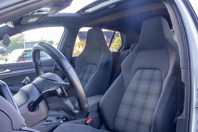 Volkswagen GOLF 1.4 eHybrid GTE PANO IQ LIGHTS CAMERA HUD PARKEERASSISTENT STOELVERWARMING