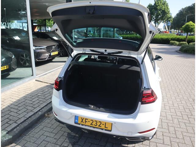 Volkswagen GOLF 1.5 TSI Highline Pano / Led / Navi / Elekramen / R-Line / Dealer onderhouden