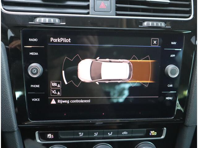 Volkswagen GOLF 1.5 TSI Highline Pano / Led / Navi / Elekramen / R-Line / Dealer onderhouden