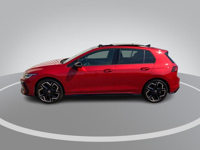 Volkswagen GOLF 1.5eTSI/150PK R-Line Edition DSG · Panoramadak · Apple/Android Car Play · Camera + Parkeersensoren · Garantie t/m 28-07-2030 of 100000km.