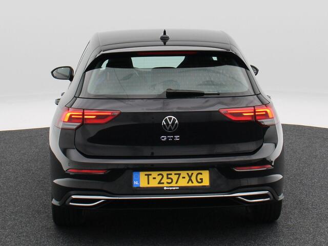 Volkswagen GOLF 1.4 eHybrid GTE 245 Pk Stoel/Stuurverwarming | Adaptive Cruise | Camera | Climatronic | IQ LED | CarPlay | 17 Inch | 84.104 Km !!