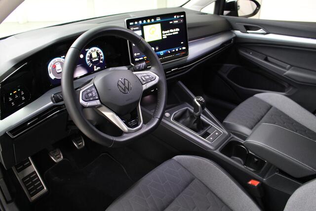 Volkswagen GOLF 1.5 TSI Goal Navigatie | Panoramadak | 4-Seizoenen banden | Parkeersensoren | Fabrieksgarantie