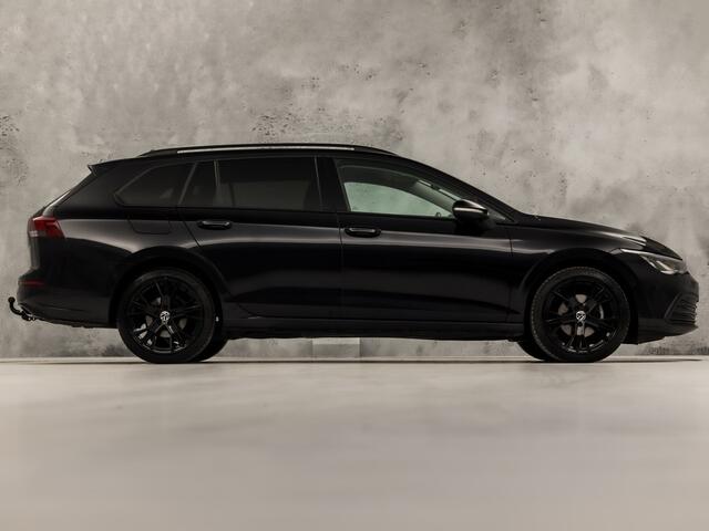 Volkswagen GOLF Variant 1.0 TSI Life Sport (APPLE CARPLAY, GROOT NAVI, CAMERA, MEMORY SEAT, ALCANTARA, GETINT GLAS, SPORTSTOELEN, STUUR/STOELVERWARMING, TREKHAAK, NIEUWE APK, NIEUWSTAAT)