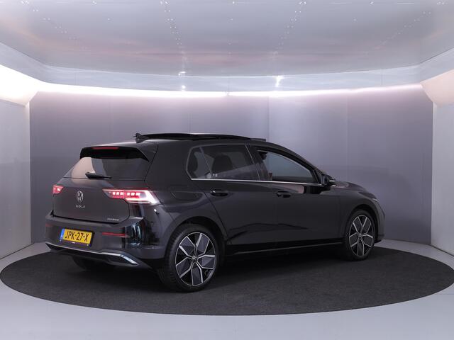 Volkswagen GOLF 1.5 eHybrid Style Edition 204 pk Automaat (DSG) | Verlengde garantie | Navigatie via App | Panoramadak | Parkeersensoren (Park assist) | Achteruitrijcamera |