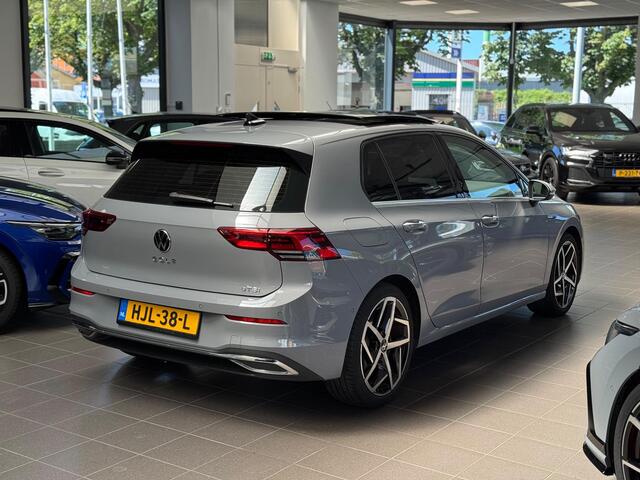 Volkswagen GOLF 1.5 eTSI Style / Pano / Camera /