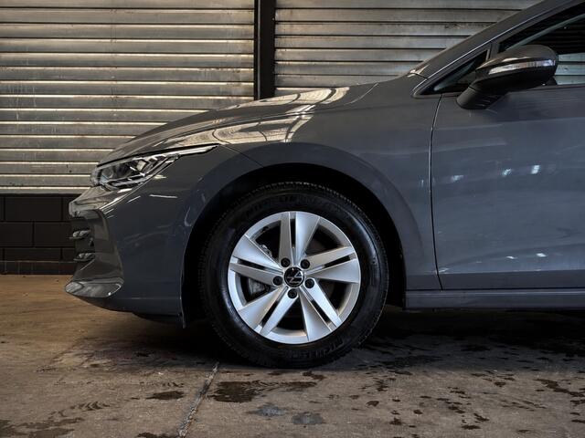 Volkswagen GOLF Variant 1.5 eTSI | Trekhaak | ACC | LED | Navi |
