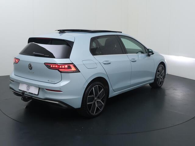 Volkswagen GOLF 1.5 eHybrid Style Edition | 204 PK | SoH 100% | Trekhaak wegklapbaar | Adaptive Cruise Control | Achteruitrijcamera | Panoramadak | Elektrische verstelbare stoelen |