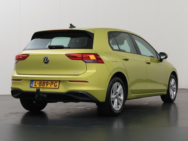 Volkswagen GOLF 1.0 eTSI Life | Trekhaak | Navigatie | Cruise Control Adaptief | Parkeersensoren |