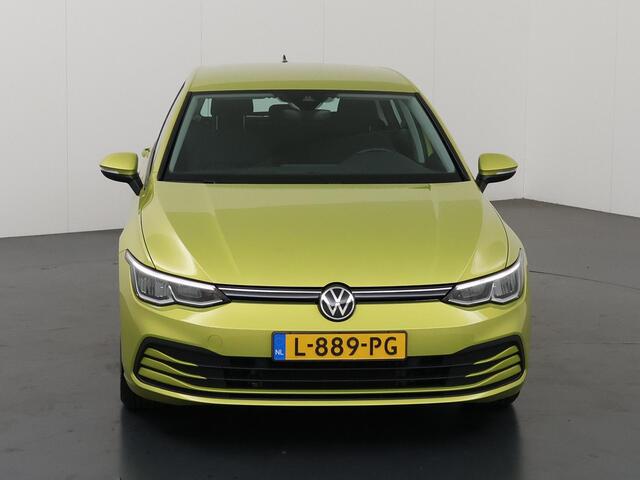 Volkswagen GOLF 1.0 eTSI Life | Trekhaak | Navigatie | Cruise Control Adaptief | Parkeersensoren |