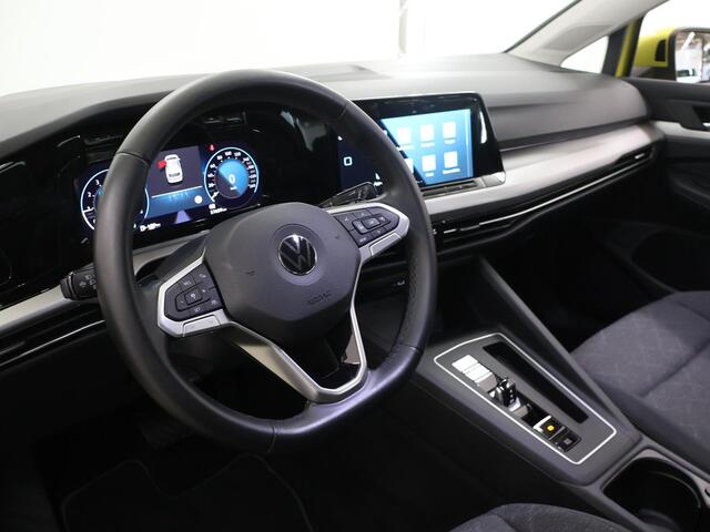 Volkswagen GOLF 1.0 eTSI Life | Trekhaak | Navigatie | Cruise Control Adaptief | Parkeersensoren |