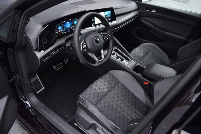 Volkswagen GOLF 1.5 eTSI 150pk DSG R-Line | Pano | IQ-light | Camera