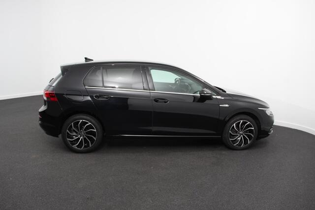 Volkswagen GOLF 1.5 eTSI 150pk Automaat Style Sfeer verlichting Navigatie Climate control Camera Adaptive Cruise control Led Parkeer sensoren Lichtmetalen Velgen