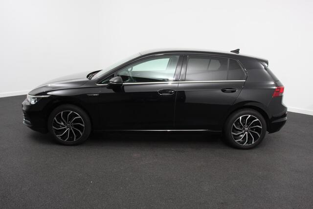 Volkswagen GOLF 1.5 eTSI 150pk Automaat Style Sfeer verlichting Navigatie Climate control Camera Adaptive Cruise control Led Parkeer sensoren Lichtmetalen Velgen