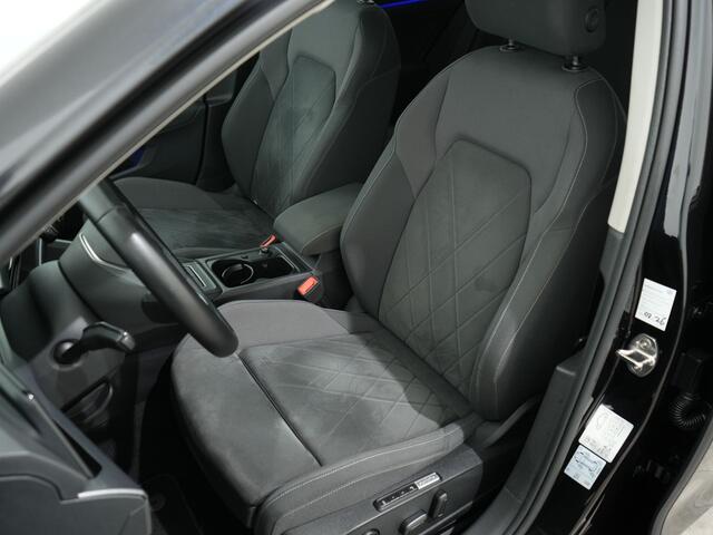 Volkswagen GOLF 1.5 TSI STYLE | Panoramadak | Trekhaak | Camera