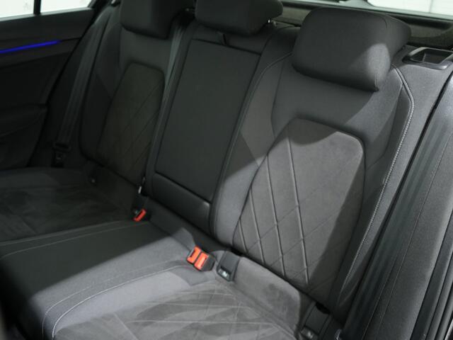 Volkswagen GOLF 1.5 TSI STYLE | Panoramadak | Trekhaak | Camera