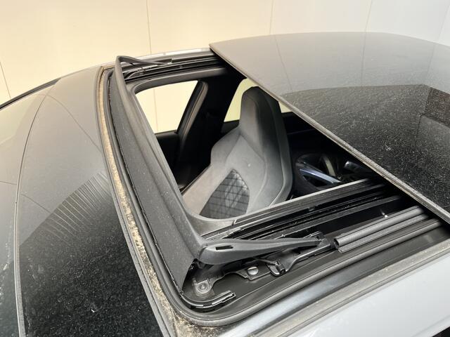 Volkswagen GOLF 1.5 TSI R-Line / GARANTIE TM 02-2028/ PANO/ PARK.SENSOR.V+A/ CAMERA/ ACC/ STUUR+STOELVERWARM./ APP-CONNECT/ KEYLESS/ DIGITAL DASH/ NAVI/ DAB/ 17'' LMV