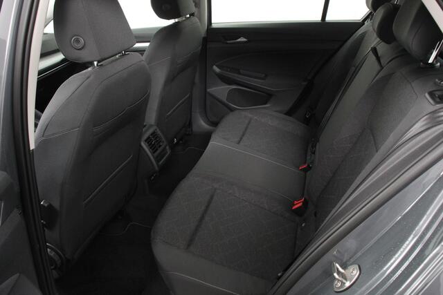 Volkswagen GOLF 1.0 TSI 110pk Automaat Life Navigatie Climate Control Navigatie Camera Digitale Cockpit Parkeer sensoren V+A DAB Cruise Control Lichtmetalen Velgen