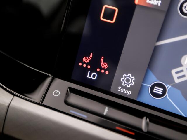 Volkswagen GOLF 1.5 TSI Sport (4 CILINDER, APPLE CARPLAY, GROOT NAVI, STUUR/STOELVERWARMING, KEYLESS, GETINT GLAS, SPORTSTOELEN, PARKEERSENSOREN, SFEERVERLICHTING, NIEUWSTAAT)