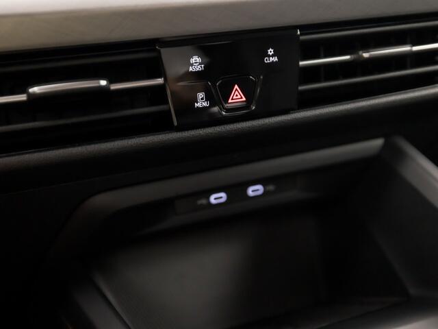 Volkswagen GOLF 1.5 TSI Sport (4 CILINDER, APPLE CARPLAY, GROOT NAVI, STUUR/STOELVERWARMING, KEYLESS, GETINT GLAS, SPORTSTOELEN, PARKEERSENSOREN, SFEERVERLICHTING, NIEUWSTAAT)