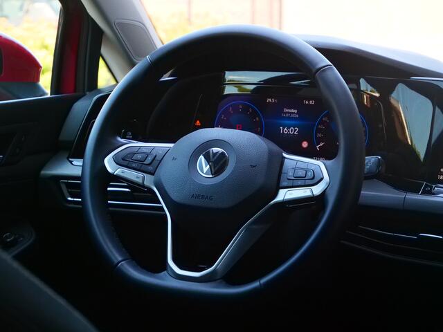 Volkswagen GOLF 1.5 eTSI Style 150 Pk Automaat Navi / DAB / Apple Carplay / Trekhaak