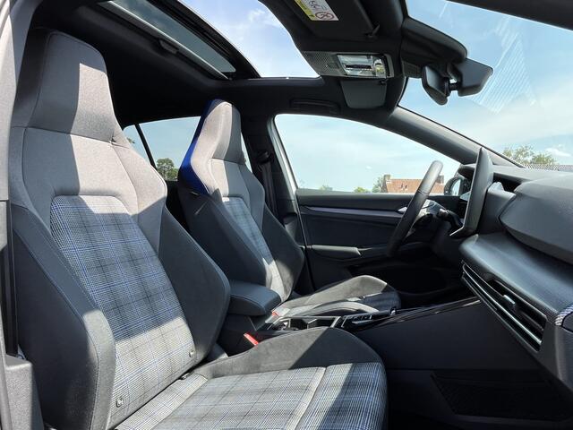 Volkswagen GOLF 1.5 eHybrid GTE / FABRIEKSGARANTIE TM 9-2030/ 272 PK/ PANO/ BLACK STYLE/ ZWENKBARE TREKHAAK/ HEAD-UP DISPLAY/ CAMERA/ IQ. LIGHT/ DODE HOEK/ STOEL-STUURVERWARM./ ADAPT. CRUISE/ APP CONNECT/ 18" LMV