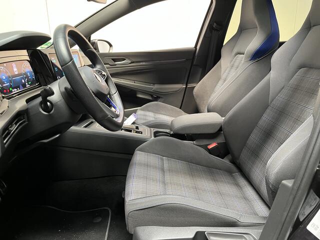 Volkswagen GOLF 1.4 eHybrid GTE / AUTOMAAT/ 245 PK/ PANO/ PARK.SENSOR.V+A/ STUUR+STOELVERWARM./ APP-CONNECT/ ACC/ KEYLESS/ DIGITAL DASH/ RIJ-MODI/ NAVI/ DAB/ CLIMA/ LED/ 17'' LMV