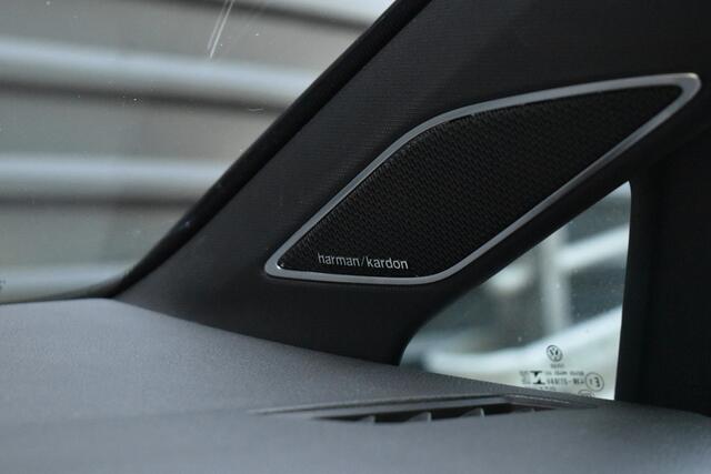 Volkswagen GOLF 1.5 eTSI R-Line | Pano | Harman/Kardon | Matrix LED | ACC | Sfeerverlichting | Stuur + Stuurverwarming | Camera |